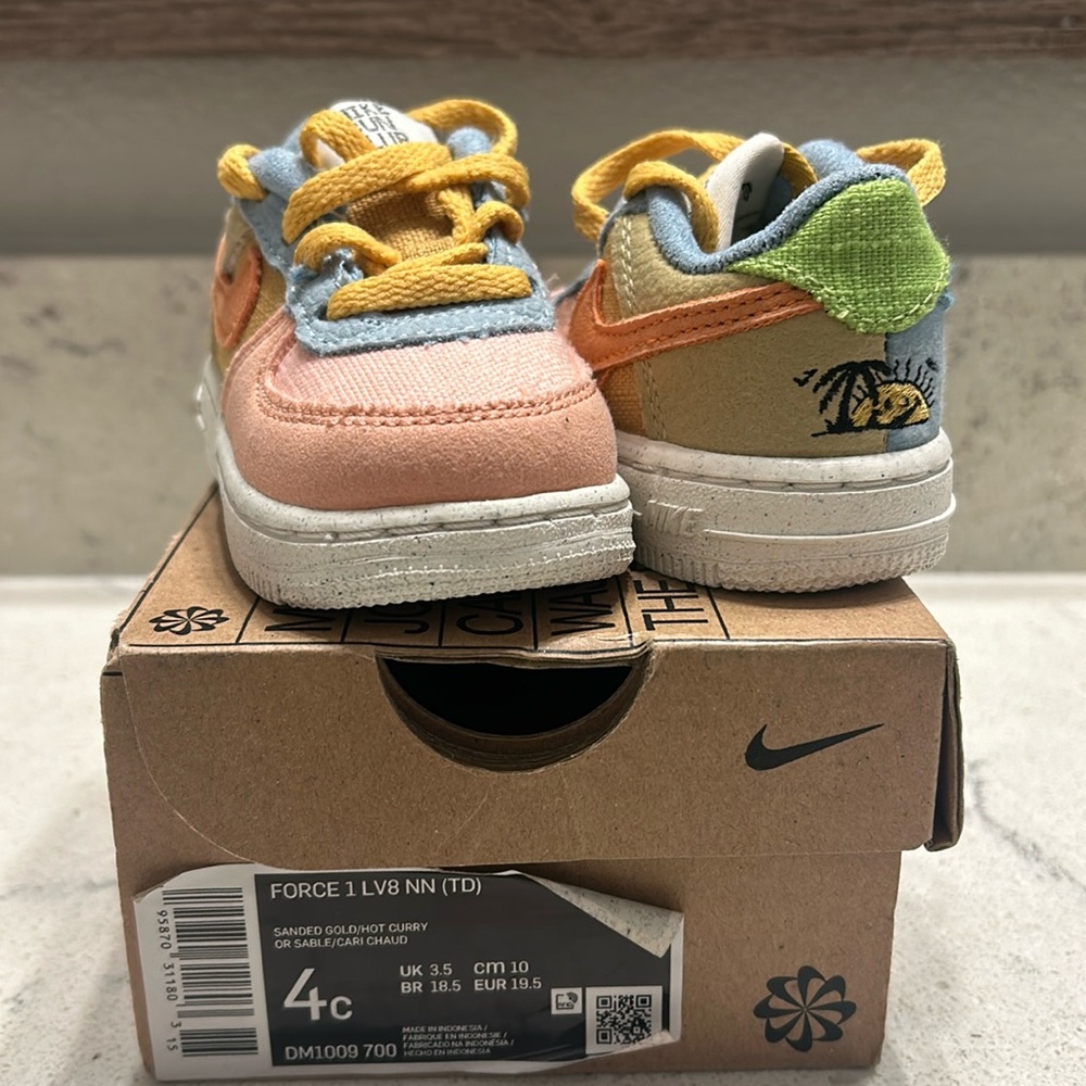 Nike Force 1 LV8 NN
